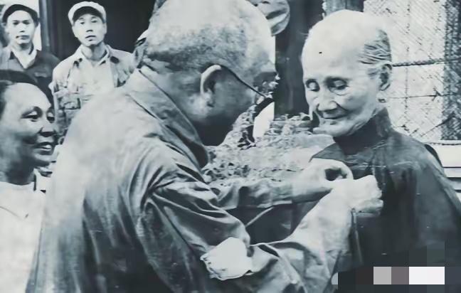 方志敏烈士牺牲以后，老母亲过着悲惨的生活，十四年后，新中国成立，老人家被接到南昌