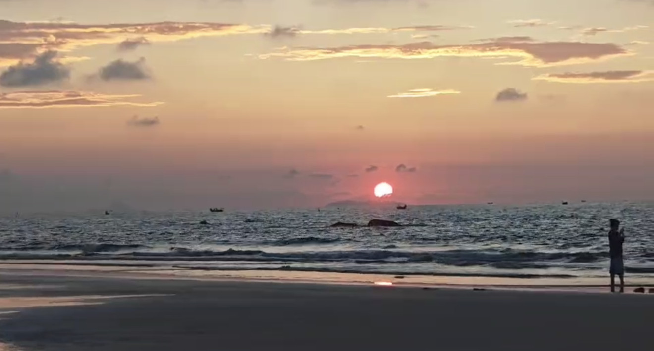 海边的日出！​​​