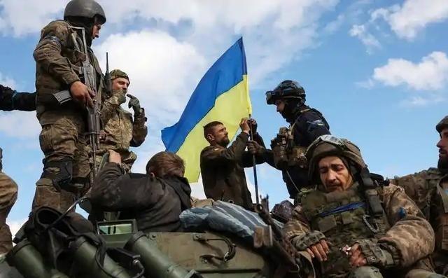 乌克兰为啥不投靠俄罗斯？那样不是也能保住安全吗？说白了，乌克兰真要靠向俄罗斯，日