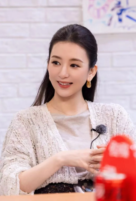 有一件事情！我一直想不明白，为什么都九年了，方媛还是融不进郭富城那桌老友。后来想想，其实不奇怪。张智