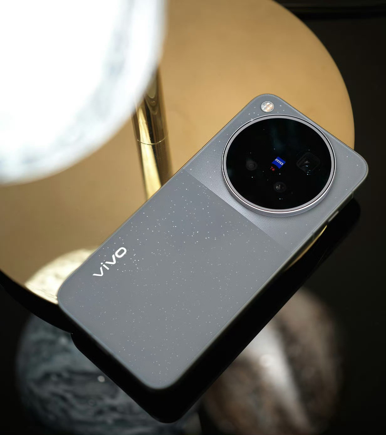 今年最好的2K屏都在vivo很多屏幕很难同时兼顾高清和省电，vivoX500