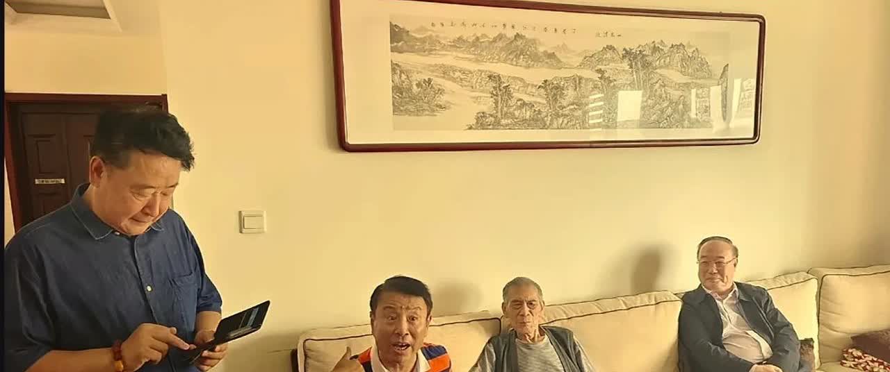 贾伦去石家庄看望李如刚老先生，同行的还有李立山，要知道在杨议即将拜师的这个档口这