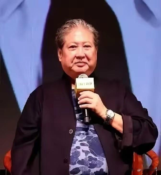 洪金宝亲口承认，全香港只有一个演员，打架跟电影里一模一样。不是成龙，不是李连杰。