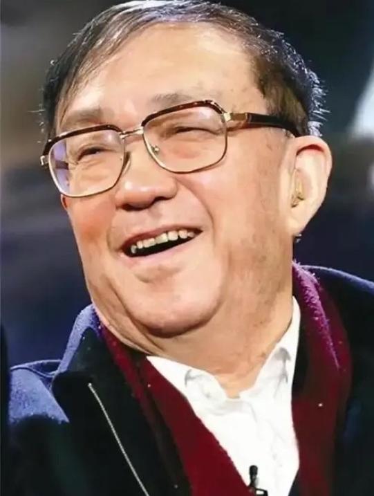 知名导演谢晋家中六位亲人，至2023年底均已故去。更令人沉重的是，他与妻子共育四
