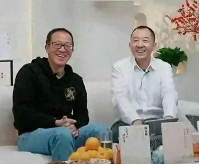 陈行甲和俞敏洪不是一路人！道不同不相为谋。一个是曾经以廉洁出名的的党员干部，一