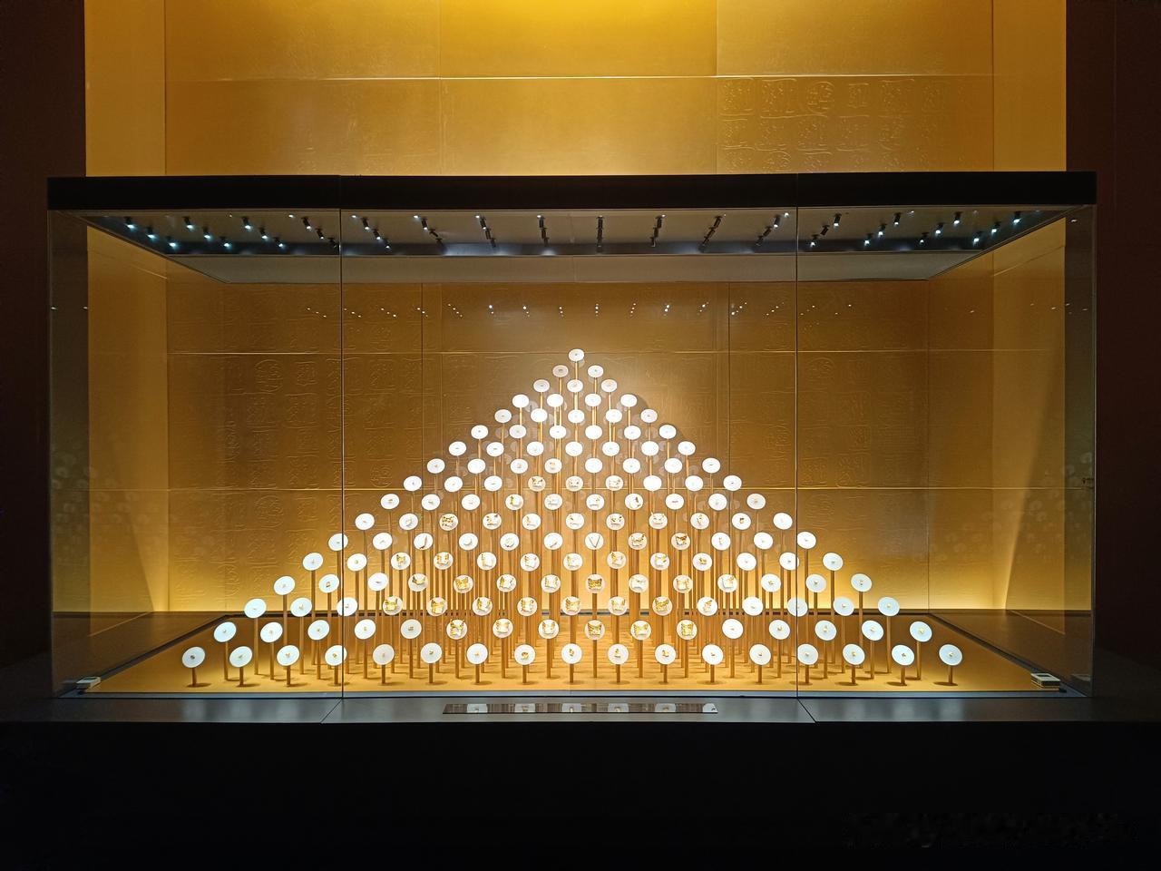 古有曰:楚有汝、汉之黄金。馆藏金币195件,重约20Kg～