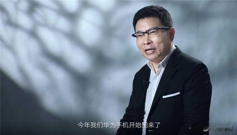 余承东真牛！真是一点都不慌。手机圈都快卷疯了，华为Mate80却偏偏“反其道而