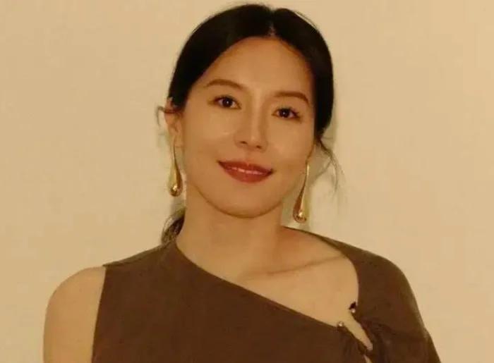“蔚来老板娘”——这个标签，王奕芝想撕掉多久了？可你知道吗？她曾是高考881