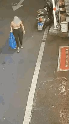 大爷年纪虽然老了，但是力气还是有的。