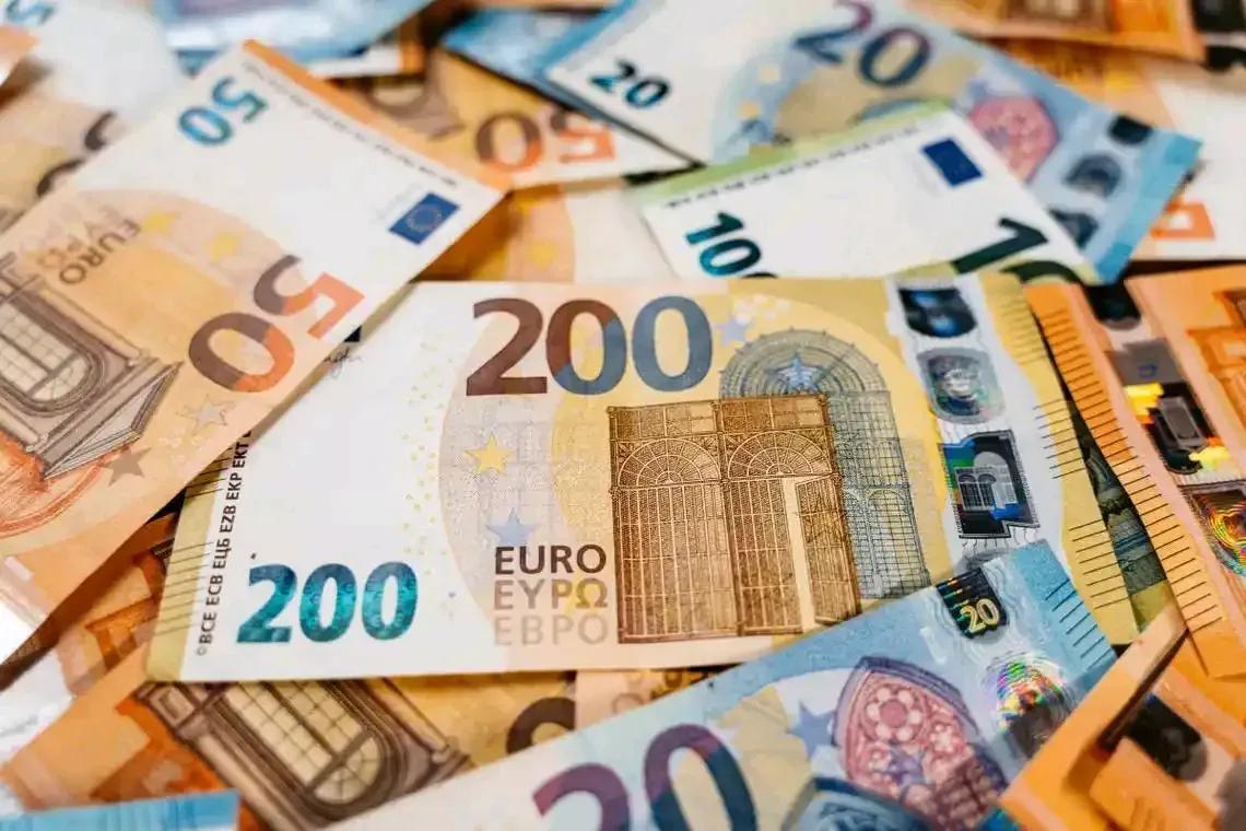 欧盟将绕开匈牙利等国拨款乌克兰塔斯社消息，一名欧盟外交官3月10日透露，布鲁