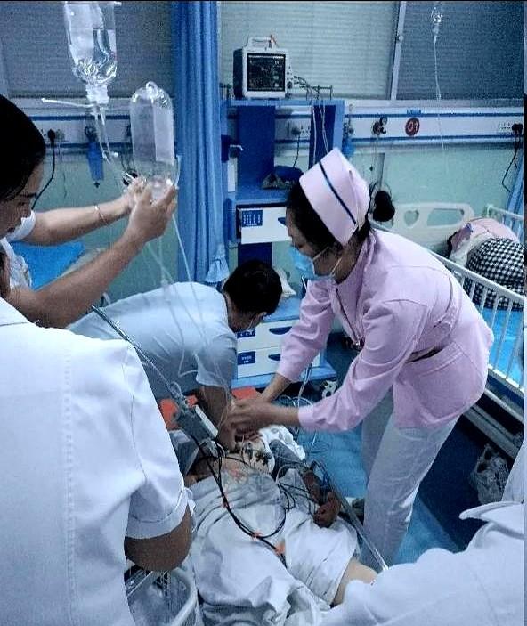 “令人痛心！”5月18日，青岛一9岁孩子因为玩游戏充钱，被爸爸用电线毒打。三小时
