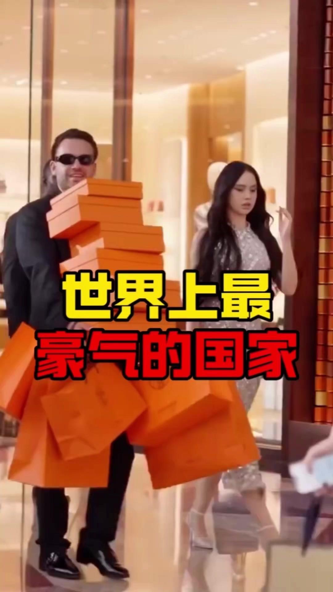 2.08平方公里的摩纳哥，住了3万多超级富豪，这里的保安上班开法拉利奔驰，出租车