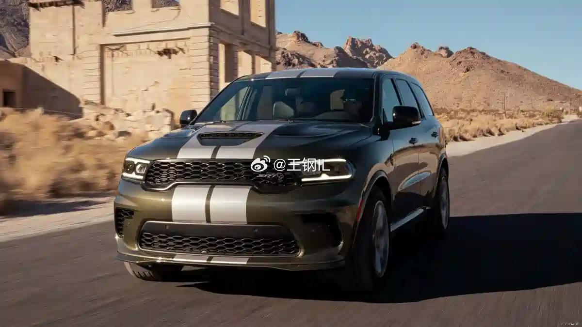 日前道奇宣布，受消费者呼声影响，Durango的V6发动机重新回到2026款车型
