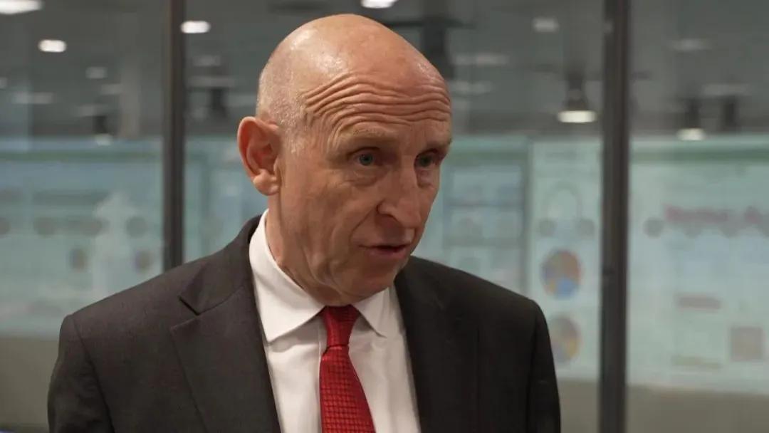 英国国防大臣约翰·希利日前访问了乌克兰首都基辅。当被乌克兰媒体问及他最想绑架世界