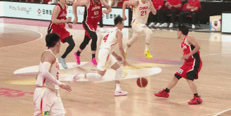 赵继伟倒地都能2+1，赵睿离场有哥接班，中国队后卫还是短板真要说后卫的话，今