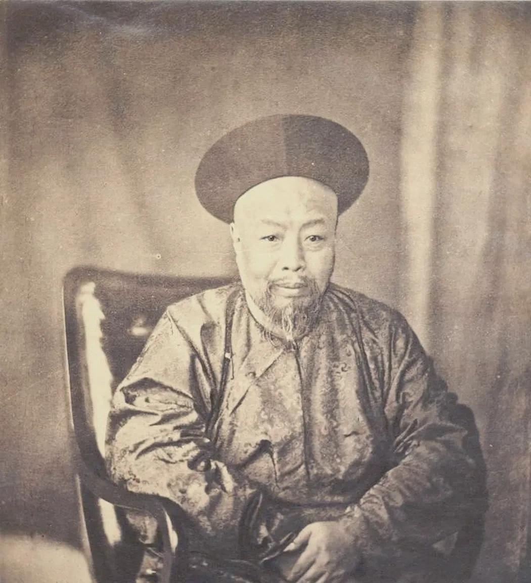 咸丰七年，英法联军猛攻广州城垣。两广总督叶名琛却在“长春仙馆”内焚香扶乩，虔诚叩