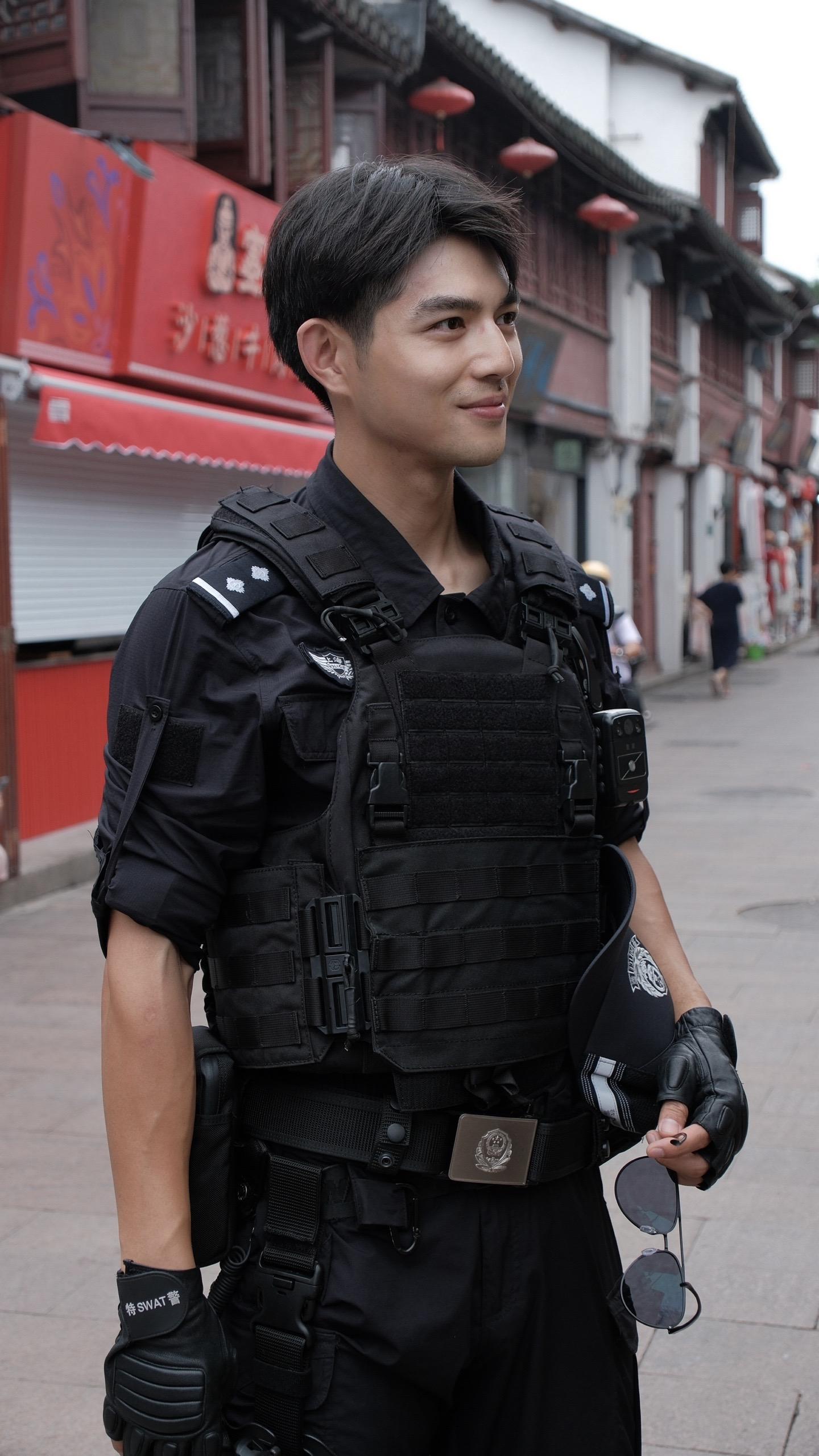 没想到上海的警察都这么帅1