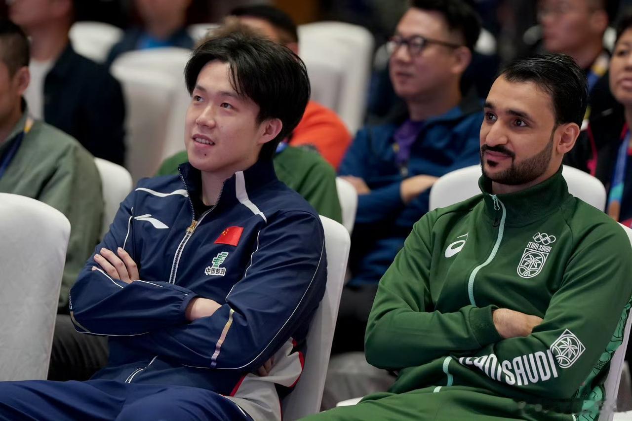 王楚钦和王曼昱两位亚洲杯的卫冕冠军参加抽签仪式。海口亚洲杯果然有自己与众不同的