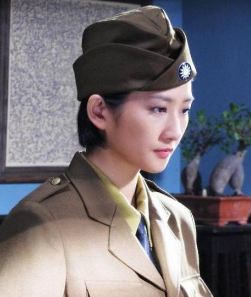 1938年41岁戴笠借口加班，把秘书余淑衡，带到了卧房，戴笠递给她一杯咖啡：“提