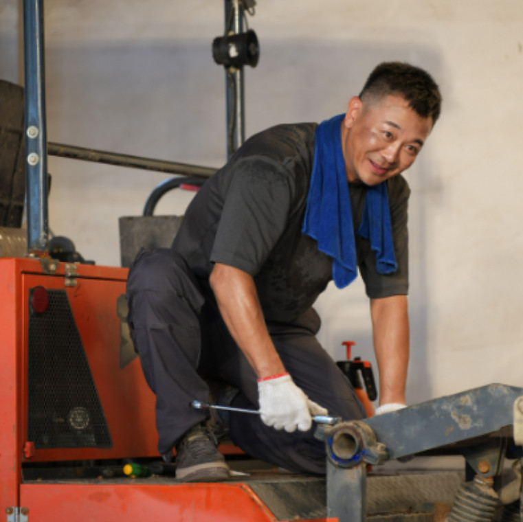 美国为AI基建大量进口设备，没想到被中国的老师傅卡脖子，这事也够逗的！最近一个看