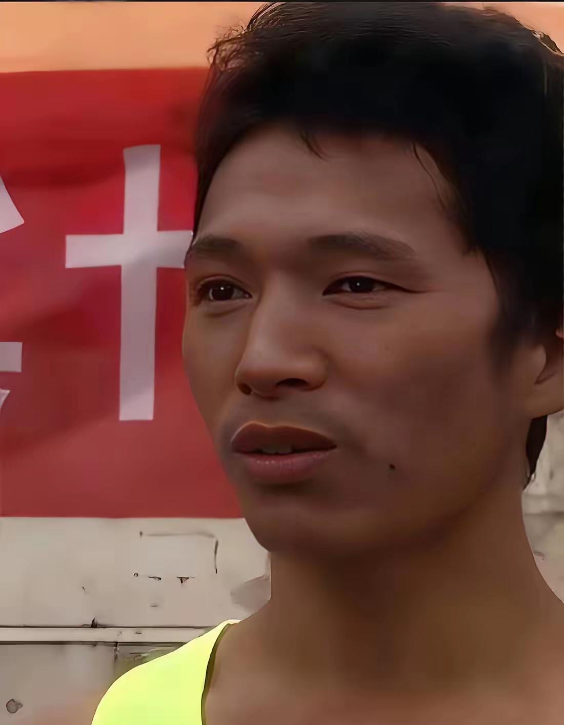 野人小孩亲爹底细被扒个底儿掉！这老爷们儿本是正经大学生，偏要跑苍山搞什么灵修，