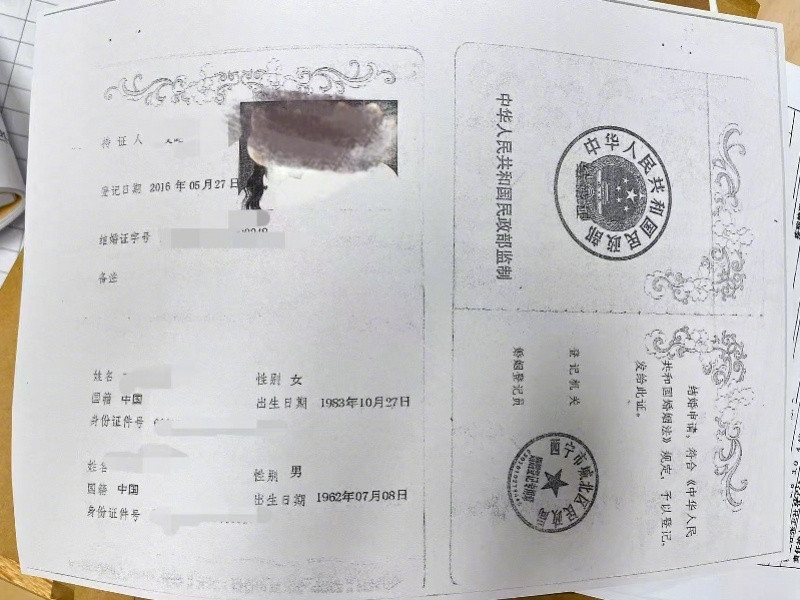 【#出轨小21岁女教师的校长离婚案开庭#！妻子要求查清共同财产】#校长与女教师买