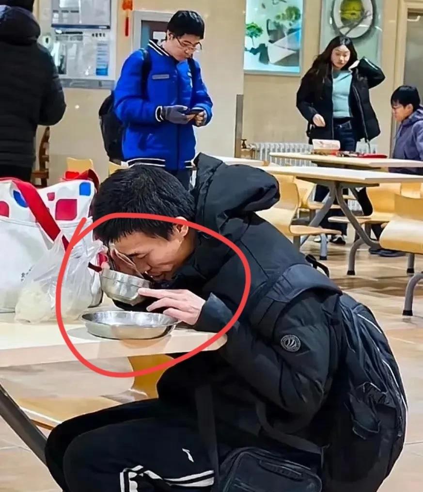 我问我老公，如果让你和“韦神”互换人生，成为天才，你愿意吗？老公白了我一眼说，