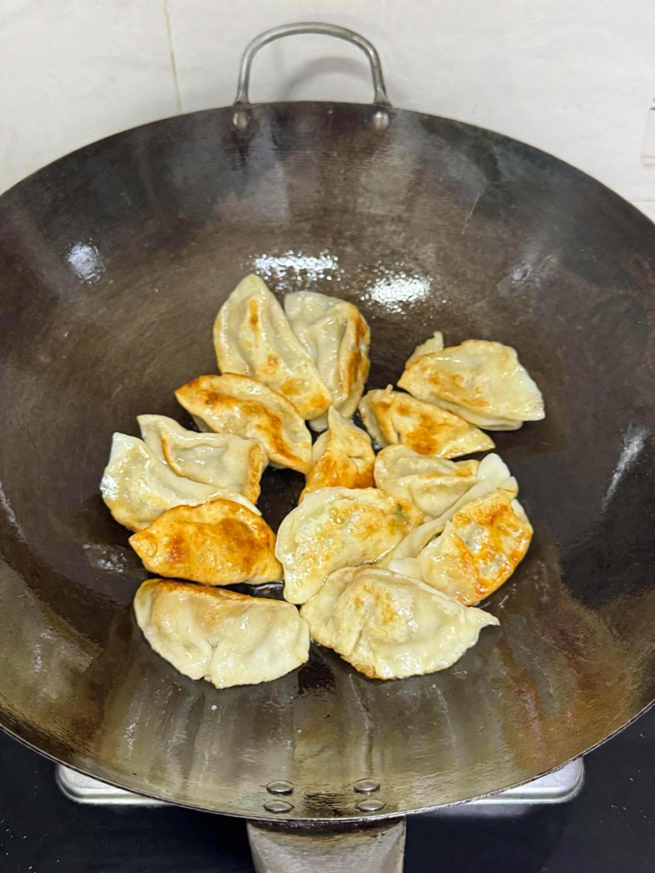 你们会怎么吃剩饺子