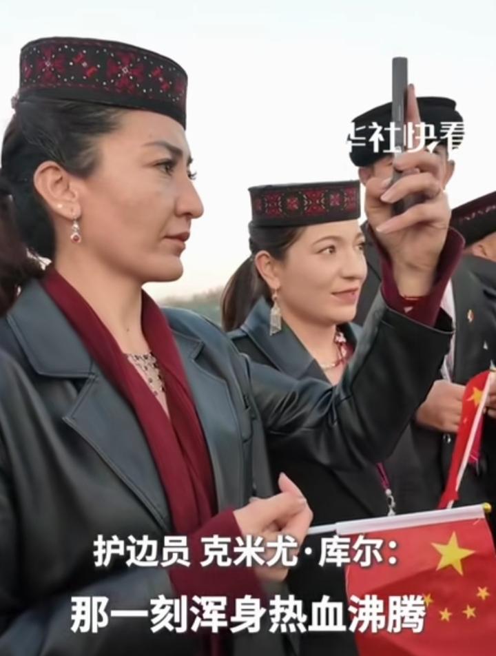 11月21日，新疆塔什库尔干塔吉克自治县的护边员们跨越千里到北京看升国旗啦！他们