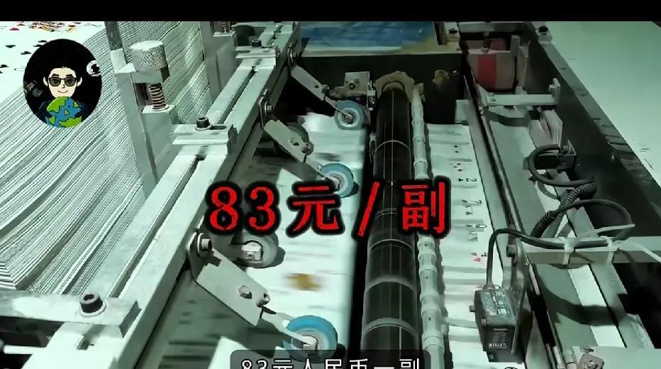 这是一张澳门赌场扑克牌的内部照片，照片中这个位置的就是芯片。这个芯片可不是为了方