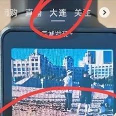 大连网友一家三口在海边捡到一台大疆云台相机，从照片判断是外地来连游客遗失的。网友
