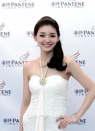 大S借了好多钱给汪小菲，借条都发出来了，不知道真假，加上她结婚生子后很少拍戏和上