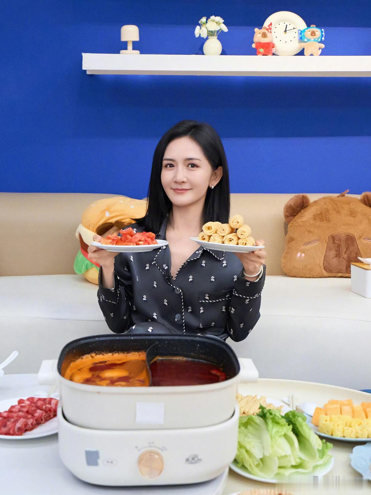 1.冯绍峰把现任小女友带回家了的，但家里人仍然是冷漠对待，话里话外都在嫌弃对方的