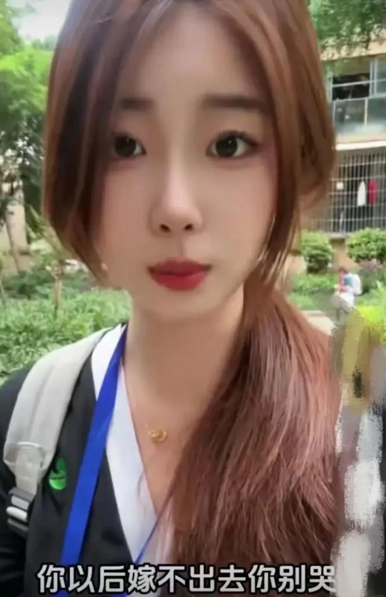 惊爆！女孩偷偷纹身遭怒斥，背后竟牵出社会“纹身偏见”大讨论！“纹身有什么错？