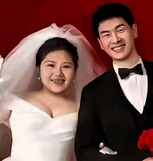 旬阳那桩婚礼闹剧，单看“订婚两年才办酒”这茬，就藏着满肚子不对劲——咱都知道，订