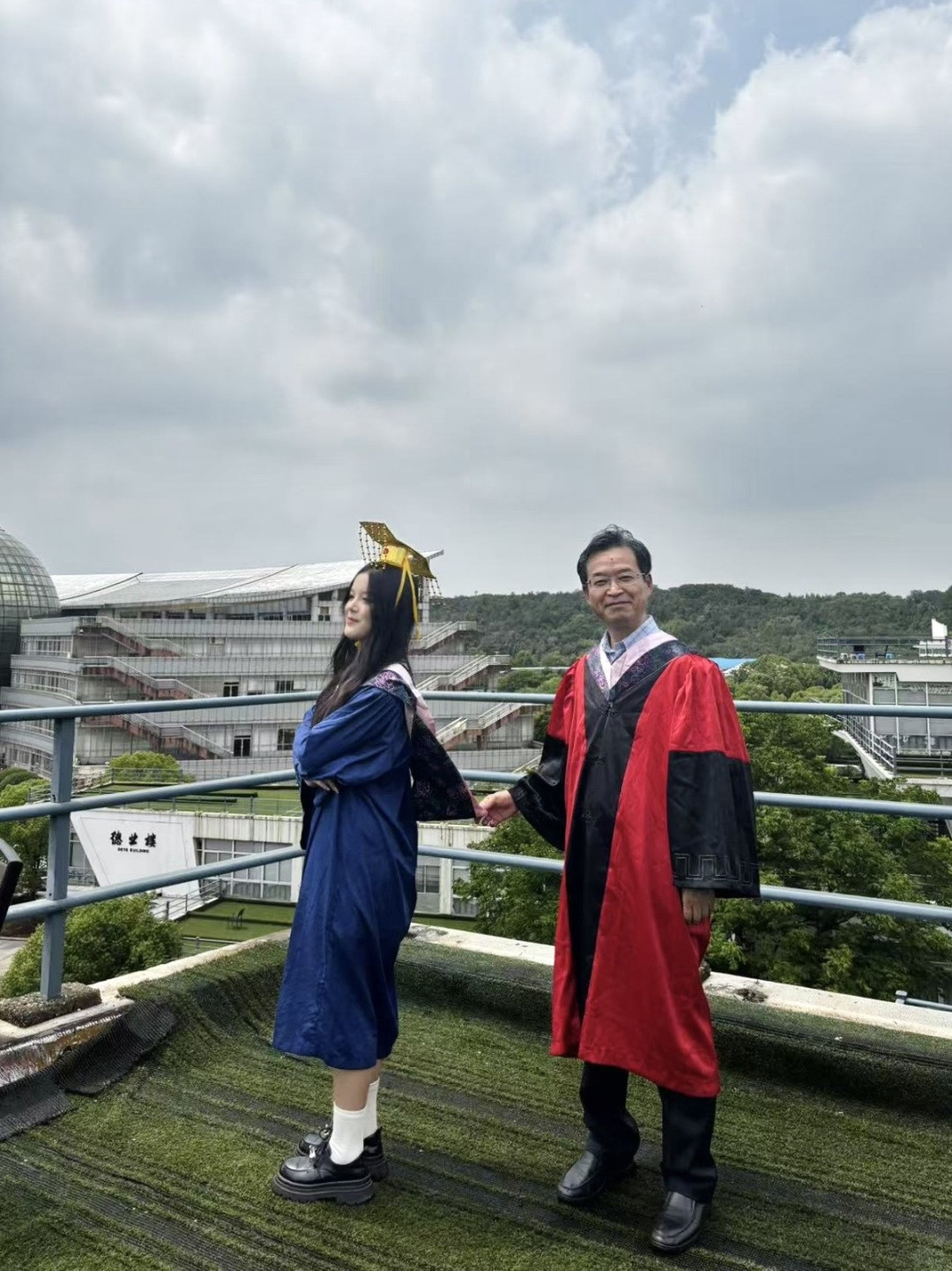 毕业就和导师这么拍，倒反天罡之粉领小皇帝今日登基，很幸运能遇到这么亲切温柔的