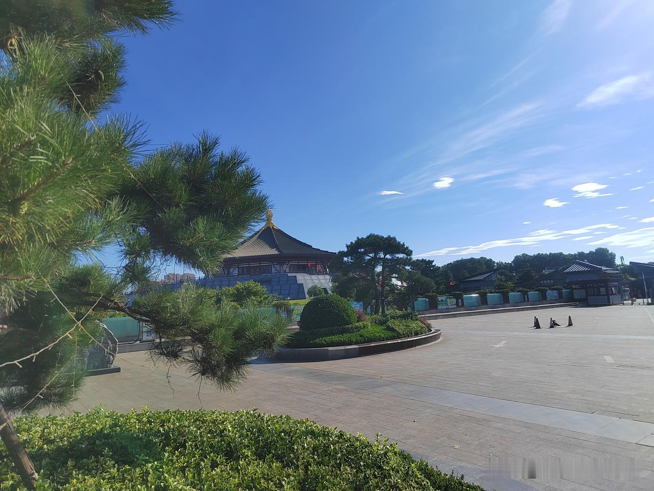 不得不说洛阳目前的旅游发展势头越来越猛了，在刚刚过去的五一小长假，洛阳接待游客总