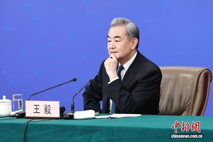 王毅在记者会上谈到台湾问题时说：一国两制你们不愿意，那就叫中国台湾省，一句话震住