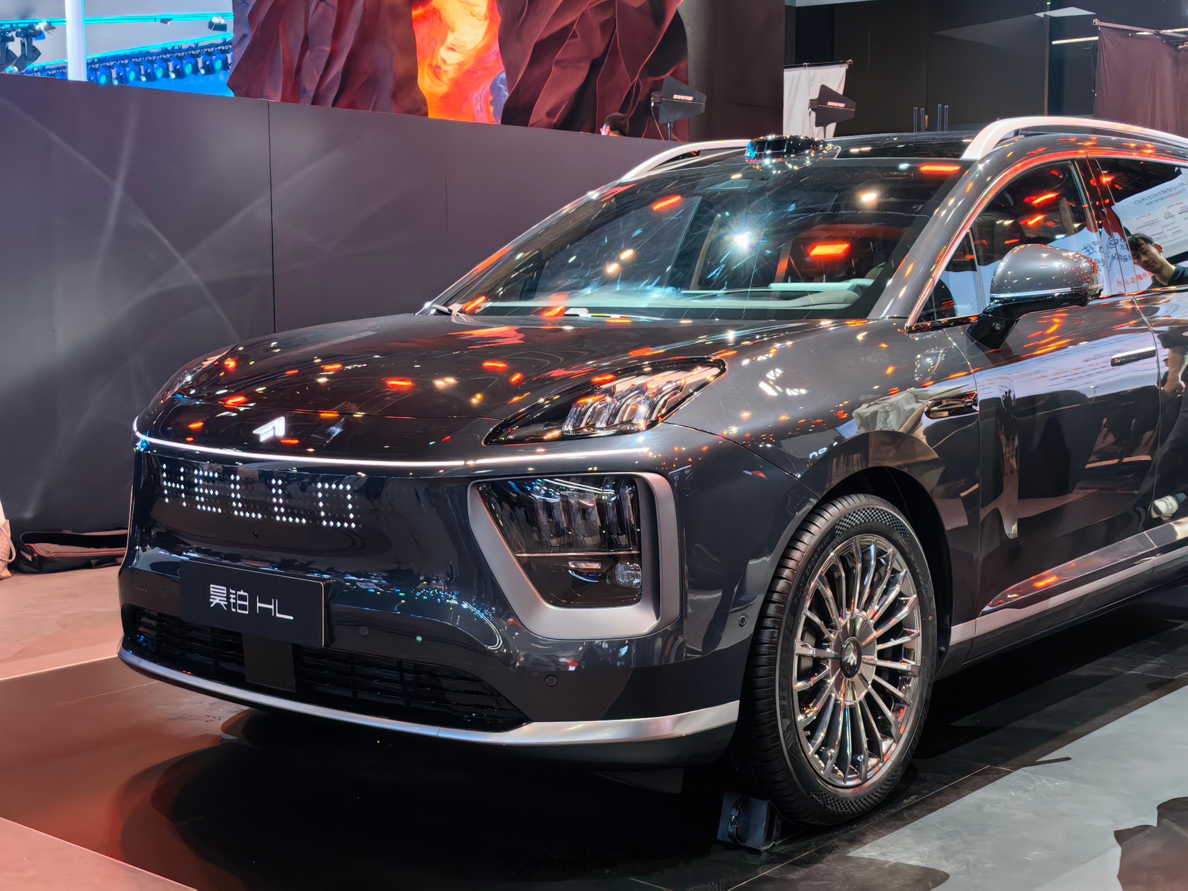 广汽昊铂全新智慧运动SUV——昊铂S600正式首发并开启盲订。新车以“动显于外，