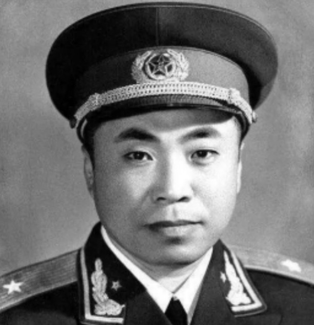 1942年，八路军神枪手遭叛徒出卖，被日军包围，只剩一颗子弹，这时，他很为难：是