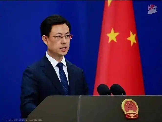 把世界地图摊开，会看到一个很有意思的反差：俄罗斯深陷乌克兰战场，美国被中东战事牵
