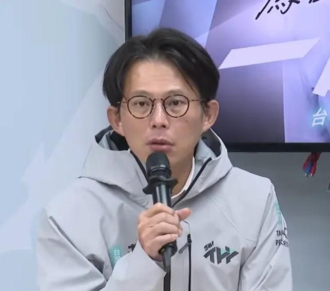 黄国昌在7月29日的记者会上爆出了一记猛料，表示很多国民党立委私底下向他表示反对