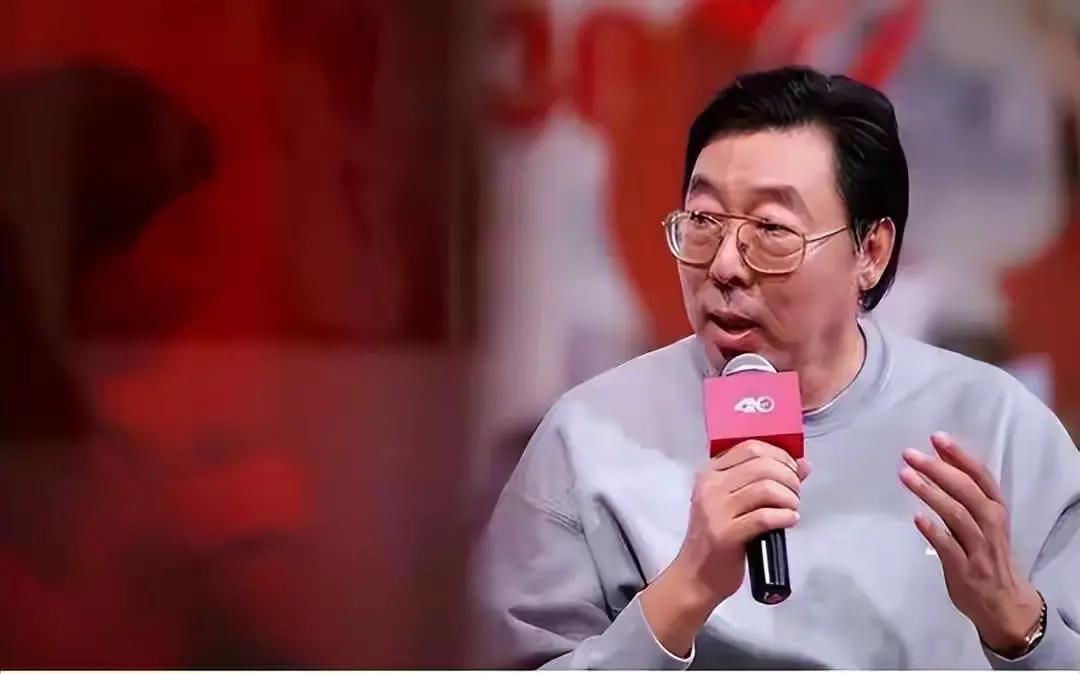 跳高王子朱建华：1990年退役后，去美国加州大学读书，为了养家，在餐馆端盘子、健