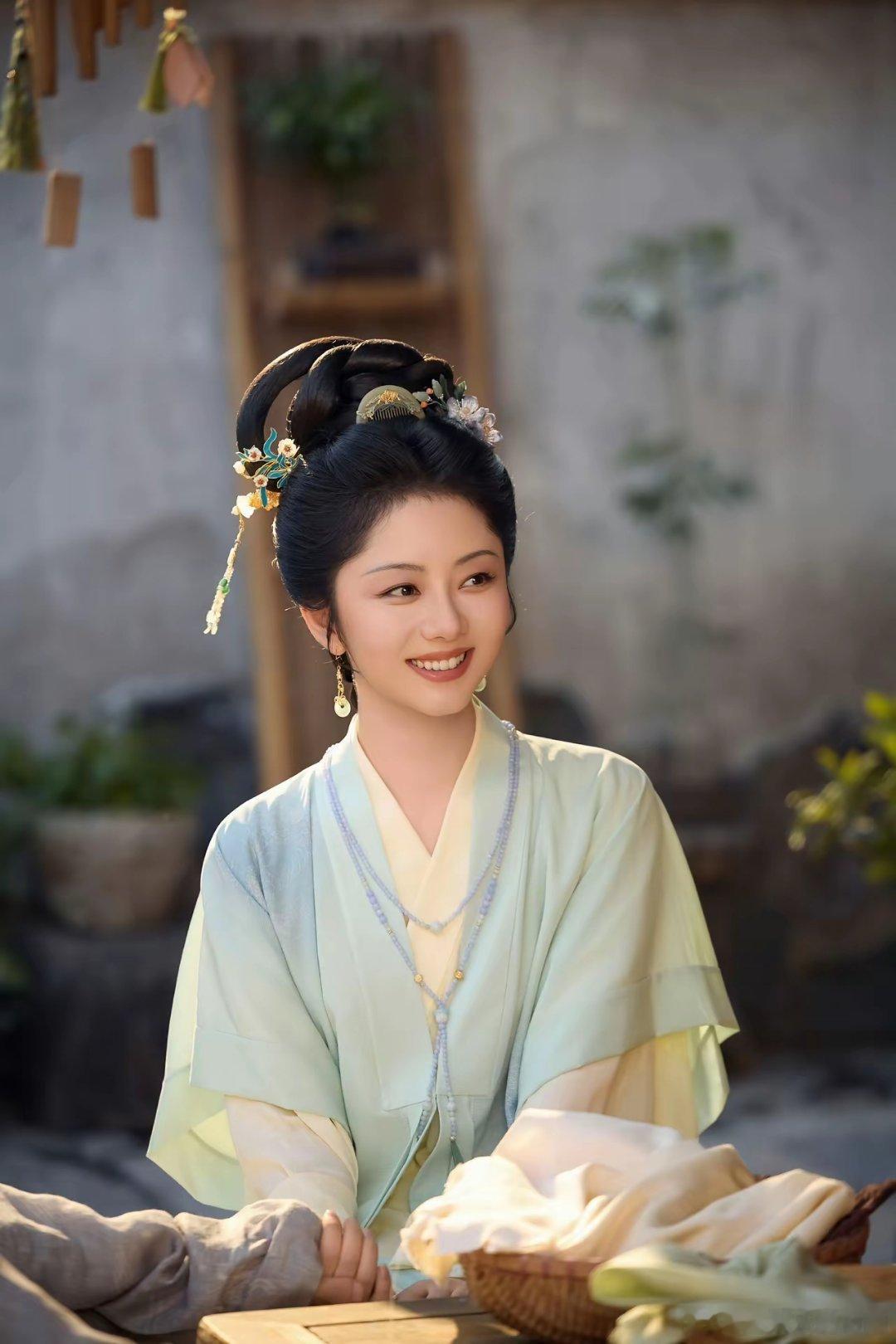都说如果赵丽颖来演许兰香会吊打谭松韵，不见得吧！目前最好看的电视剧就数《兰香如故