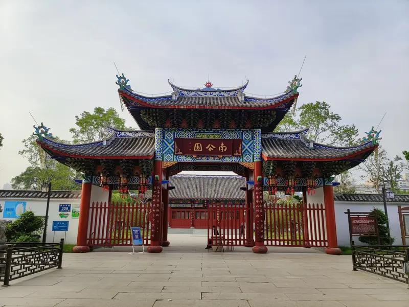天津这几个公园，赏花拍照堪称一绝！睦南公园与五大道相邻，洋溢着浓郁的民国风情。