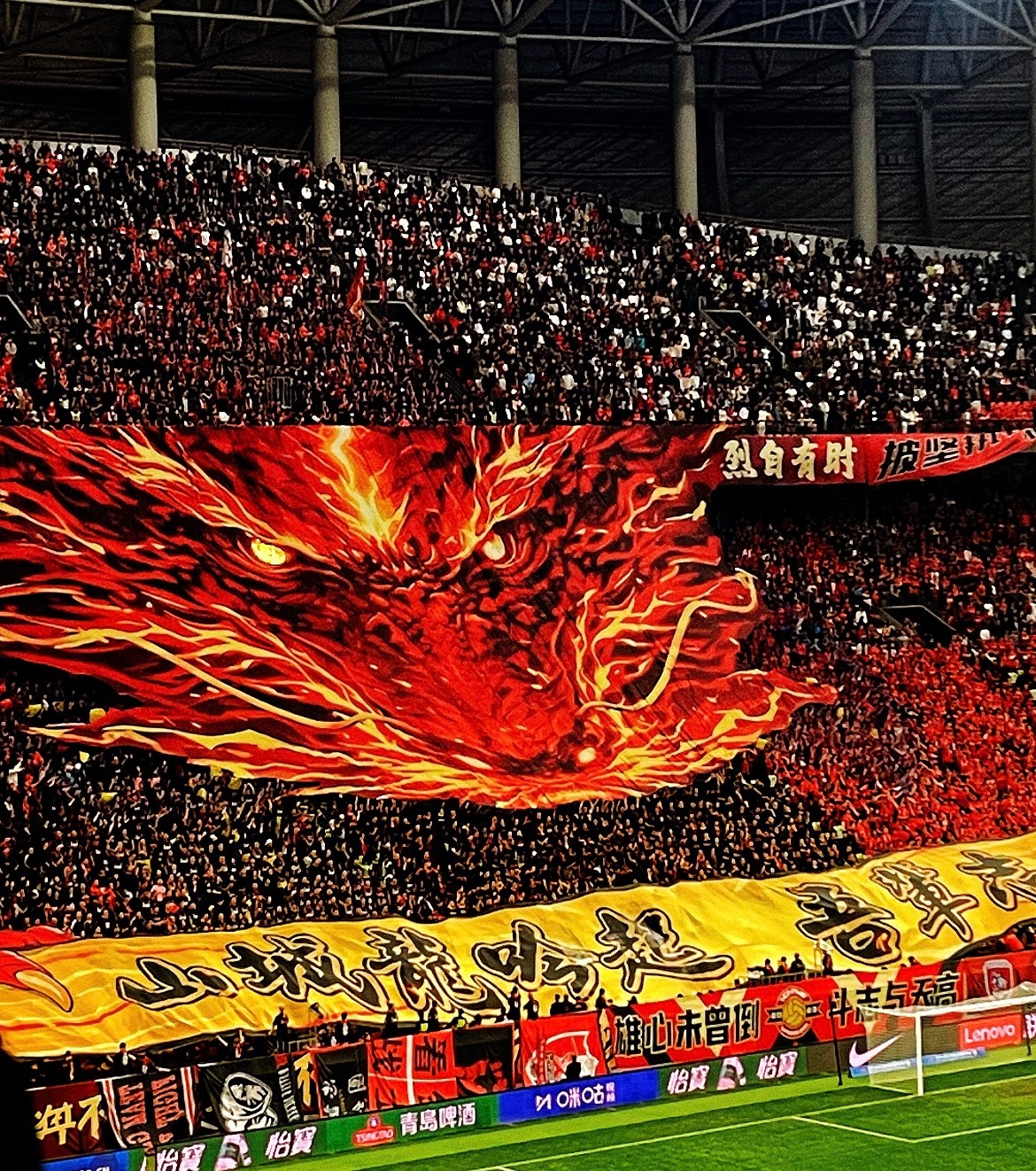 重庆铜梁龙客胜海港，4连胜后距离成都只有两分，随时都可能登顶中超积分榜。重庆队高