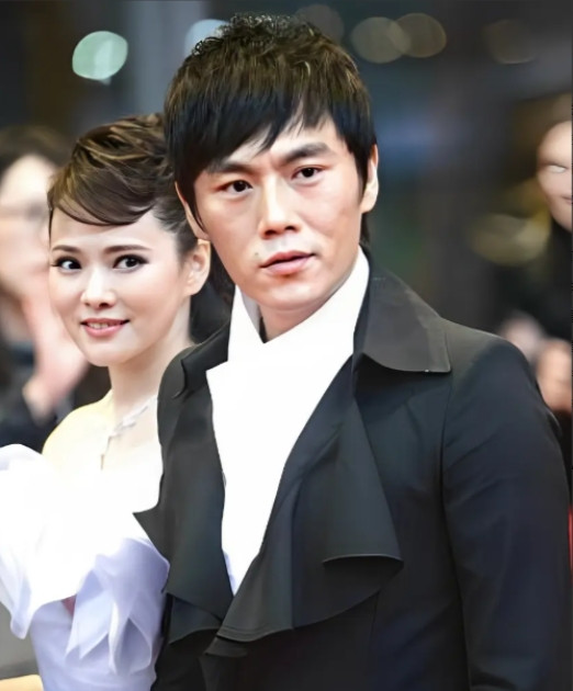 2008年，张宇提醒好朋友庾澄庆：“你老婆伊能静，你可要当心。”庾澄庆一怒之下，