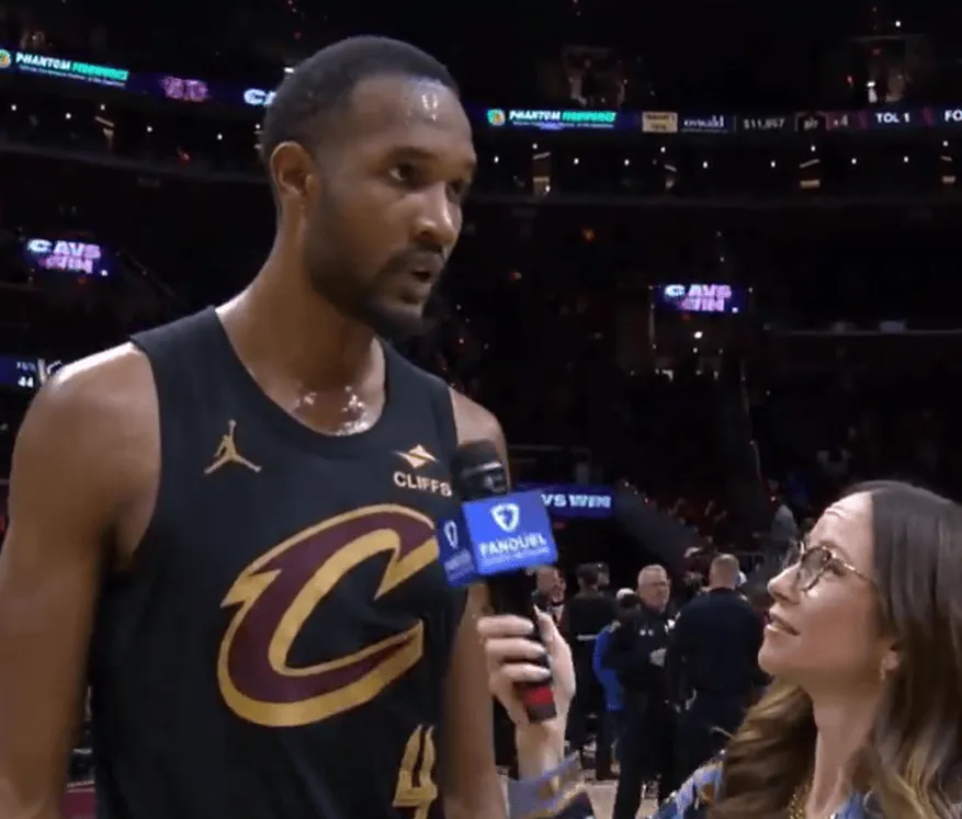 NBA常规赛，骑士主场113-109战胜东部第一的活塞。骑士球员埃文-莫布利