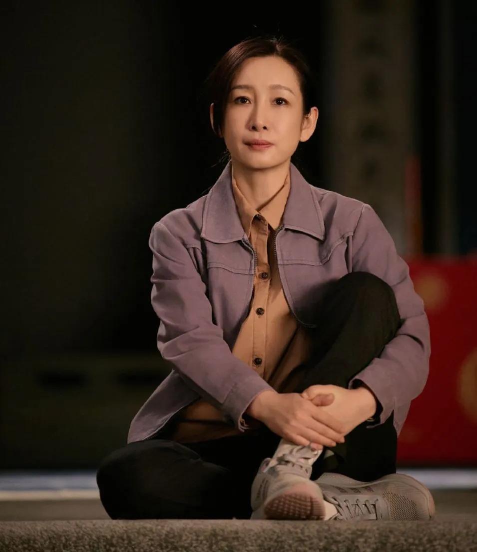 一天，秦海璐接到张嘉译的电话：“璐，出来一起吃个饭。”没想到秦海璐到了饭店就被关