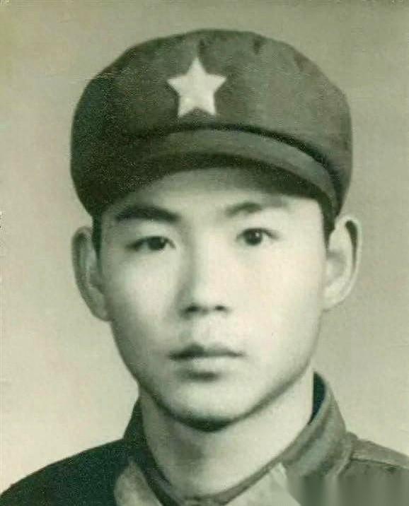 翻开1979年对越自卫反击战档案，能看到一段极具争议的立功记录。13军3